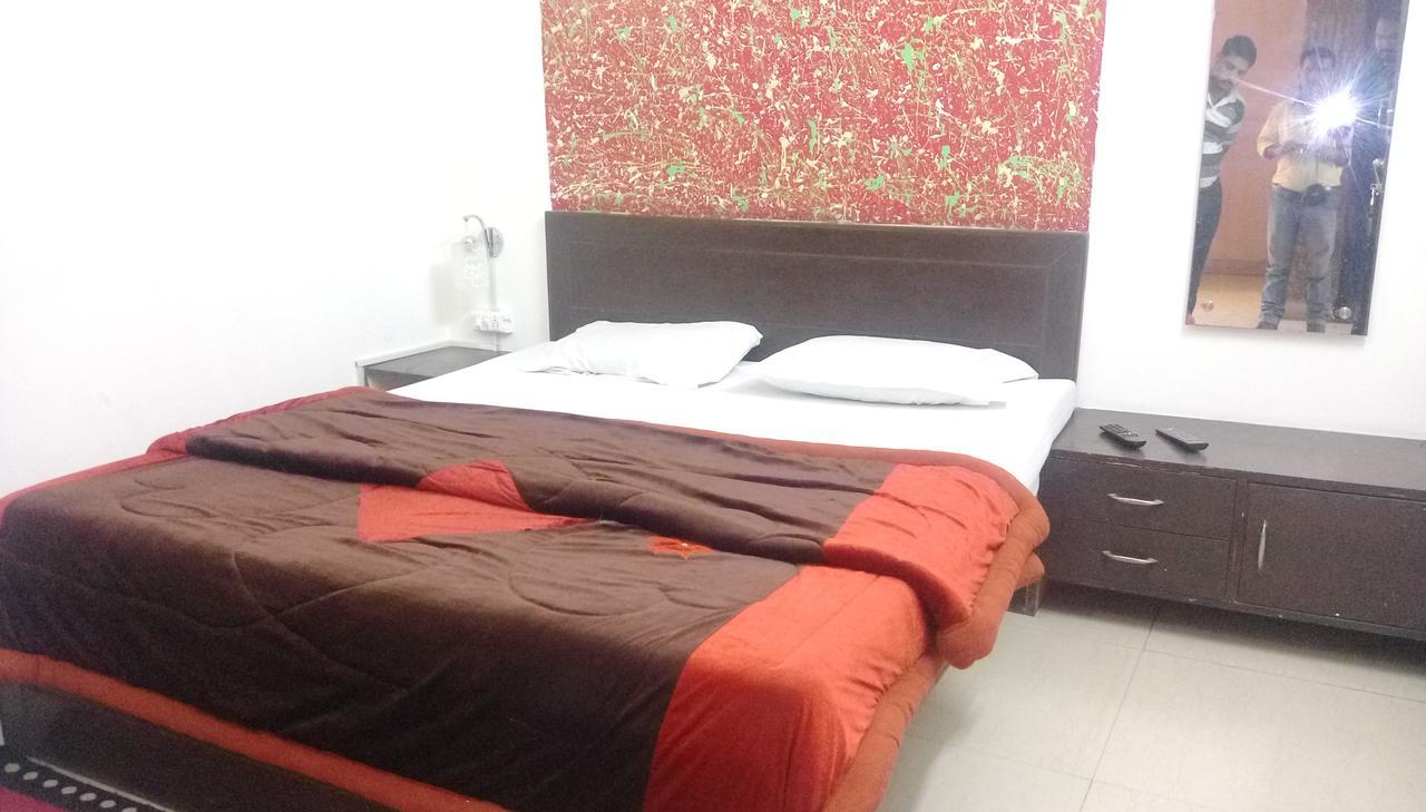 Hotel Aashiyana Agra  Buitenkant foto