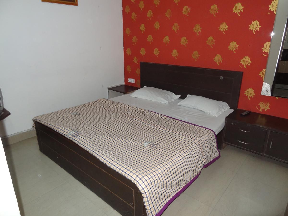 Hotel Aashiyana Agra  Buitenkant foto
