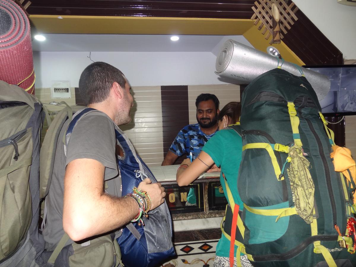 Hotel Aashiyana Agra  Buitenkant foto